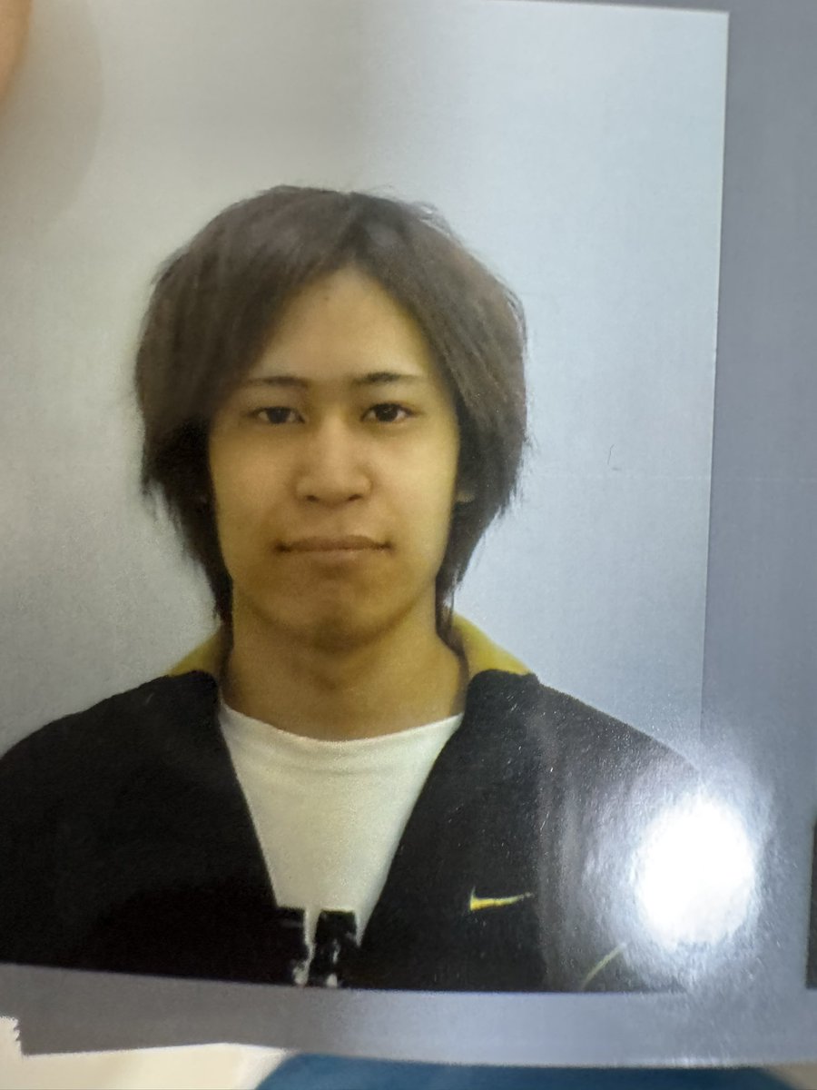 faust1102's tweet photo. いつのかわからん証明写真出てきた https://t.co/gtr3p3goGw