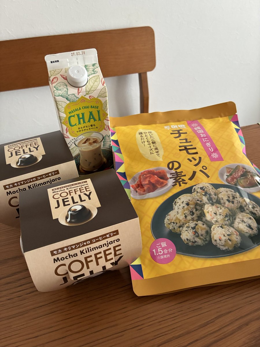 mojico_pic's tweet photo. チャイは普通に好きだから試しに買ってみたやつ。コーヒーゼリーセールしてたからふたつ買っちゃった！
 #ナポ男α https://t.co/pooXuMgdtf