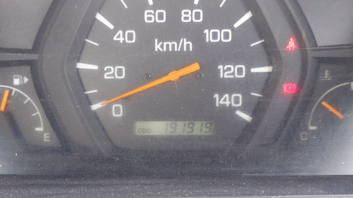 S660_JB64's tweet photo. 軽トラの走行距離が191919kmを迎えました https://t.co/zVV4xyWyd8
