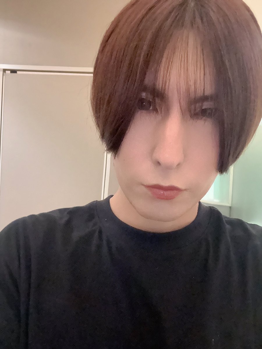 HYTSalon22's tweet photo. 今日は透明感重視のナチュラルメイク😌

全体的に色を盛りすぎず、
肌の透明感とツヤ感が引き立つように意識してみました💫

目元はやわらかくまとめて、
リップグロスもベージュ系で統一し
ほんのりツヤを足すくらいが、今の気分✨

ベージュリップって落ち着いた印象になりすぎることもあるけど、
グロスでツヤをプラスすると抜け感＋透明感が出て良い感じ⭐️

夏は「盛る」より、
透けるようなナチュラルメイクを楽しみたい🫶🏻

#透明感メイク #ナチュラルメイク #ベージュリップ #リップグロス #ツヤリップ #ツヤメイク #抜け感メイク #今日のメイク #メイク好きさんと繋がりたい #コスメ好きさんと繋がりたい #美容垢 #コスメ垢 #メンズメイク #韓国メイク #自撮り界隈 #コスメ垢さんと繋がりたい #美容垢さんと繋がりたい