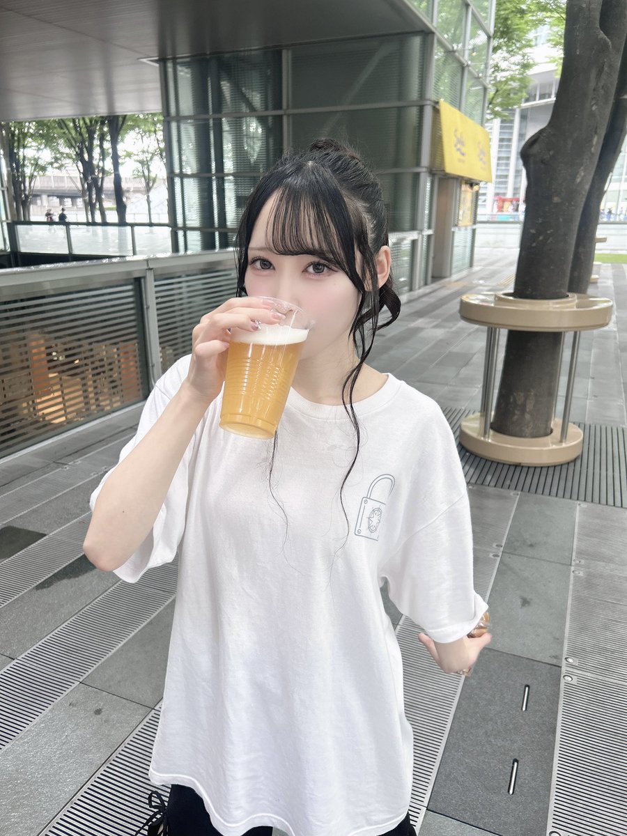 mementoa_rei's tweet photo. 誰よりも夏フェス楽しめる自信ある🍻 https://t.co/Q7V87Q622z