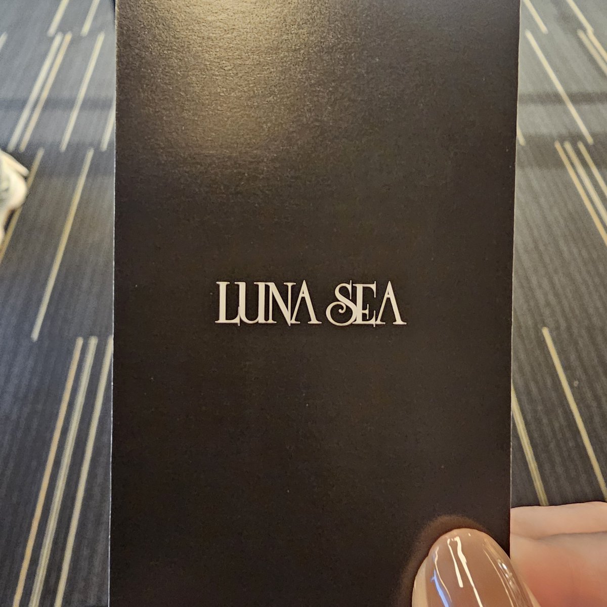 sssPLNsss's tweet photo. LUNASEAワンマンとかほぼ初で(むーっかしドームでやった無料ライブに行った事あるくらい)遠征だし、なにかあったら嫌だから早めにホテル出たら開演40分前に入場したわw https://t.co/wsn7dyPQoU