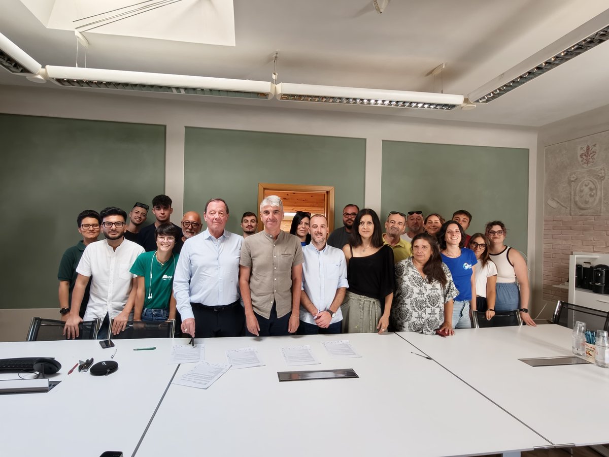 FilcaFiPo's tweet photo. #30luglio sottoscritto il nuovo Contratto integrativo provinciale edilizia-industria #Firenze. Un #contratto che rafforza la contrattazione territoriale e restituisce risposte concrete ai lavoratori e alle lavoratrici. 
#salario 
#sicurezza 
#diritti https://t.co/H6UjlZRoBa