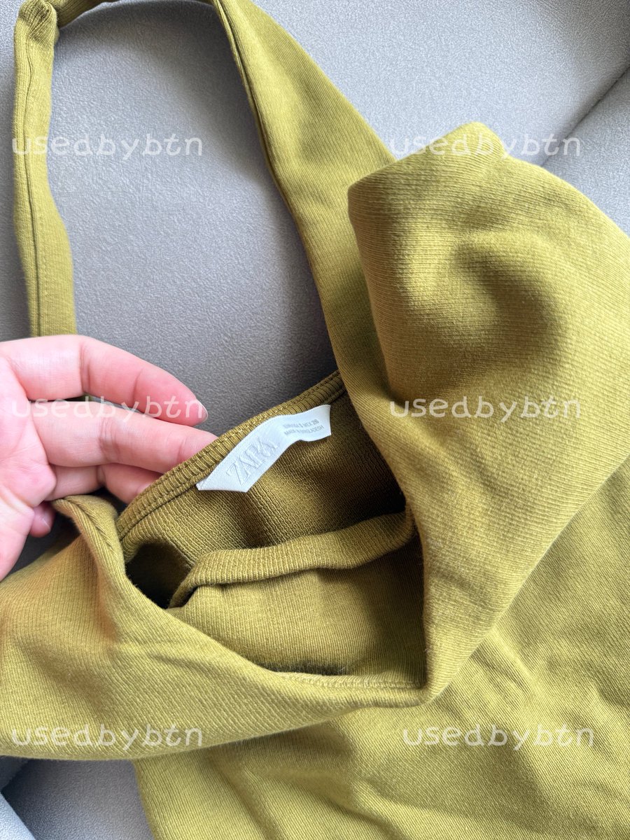 usedbybtn's tweet photo. เสื้อคล้องคอ ZARA
✨Price : 130.- 
🛋️ Size : S อกไม่เกิน32-33“

#ส่งต่อเสื้อผ้า #ส่งต่อเสื้อผ้ามือสอง #เสื้อผ้ามือสอง #ส่งต่อเสื้อผ้ามือ2 #vghbkk #bemingbkk #cintageshop #stylistshop #ส่งต่อcintage #โล๊ะตู้ #ส่งต่อstylist #เสื้อผ้ามือสองสภาพดี https://t.co/DNJODzMRru