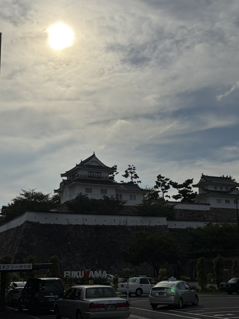 efumasu's tweet photo. ここはどこだぁ〜？
なお、一回忌の帰り。
日曜日に右肘の骨にひびが入り満身創痍 https://t.co/wCoSEH02ua