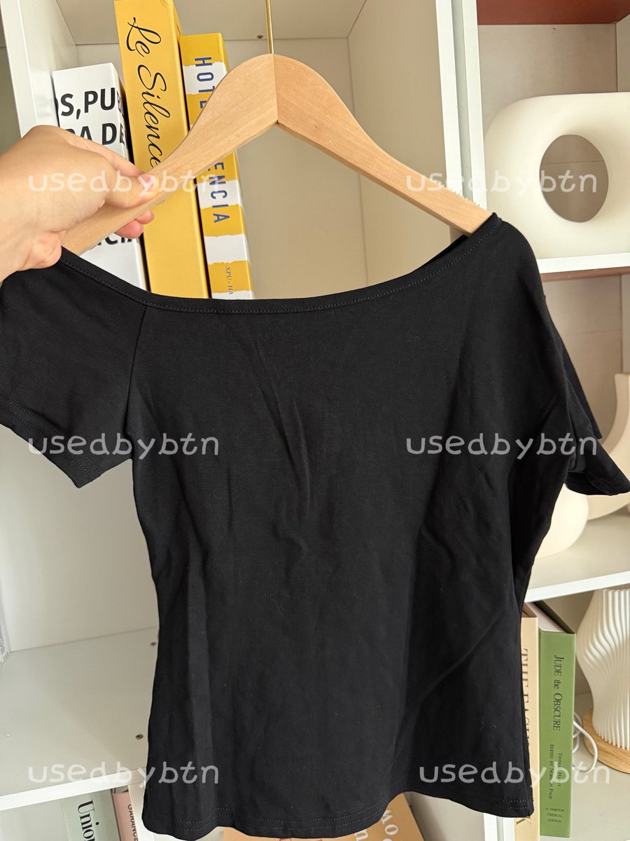 usedbybtn's tweet photo. เสื้อปาดไหล่ from Jarinya
✨Price : 80.- 
🛋️ Size : S (อก28-36" / ยาว19“)

#ส่งต่อเสื้อผ้า #ส่งต่อเสื้อผ้ามือสอง #เสื้อผ้ามือสอง #ส่งต่อเสื้อผ้ามือ2 #vghbkk #bemingbkk #cintageshop #stylistshop #ส่งต่อcintage #โล๊ะตู้ #ส่งต่อstylist #เสื้อผ้ามือสองสภาพดี https://t.co/oSPFWbU44q