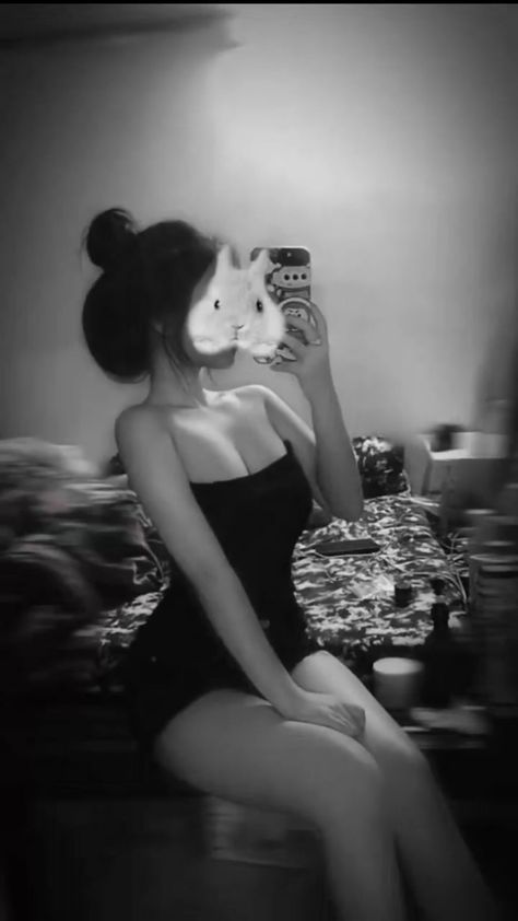 MichaelChew's tweet photo. Hamster-approved vibes in a mirror selfie black strapless dress, bold pose, pure confidence Is this fashion or just goofy fun #Selfie #OOTD #Fashion #HamsterFilter
xaN https://t.co/lR2HIziEKU