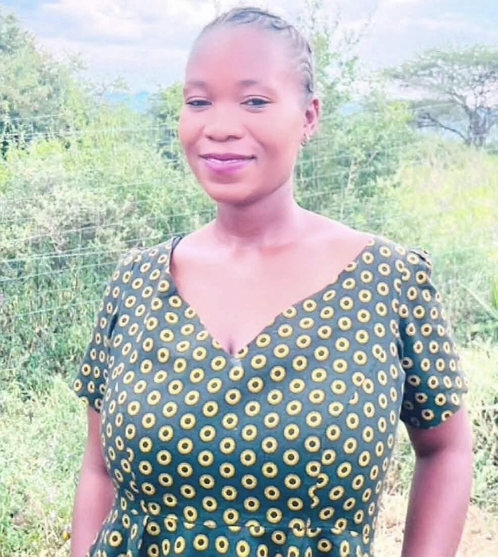 Am_Blujay's tweet photo. Noxolo Ntuli from Muden, near Greytown, KwaZulu-Natal, has been found dead after allegedly telling her family she feared for her safety.

She reportedly shared her location before relatives found her with gunshot wounds. The suspect had allegedly fled the scene, and no arrests have been reported.

Condolences to her family and loved ones. May she rest in peace. 🕊️💔