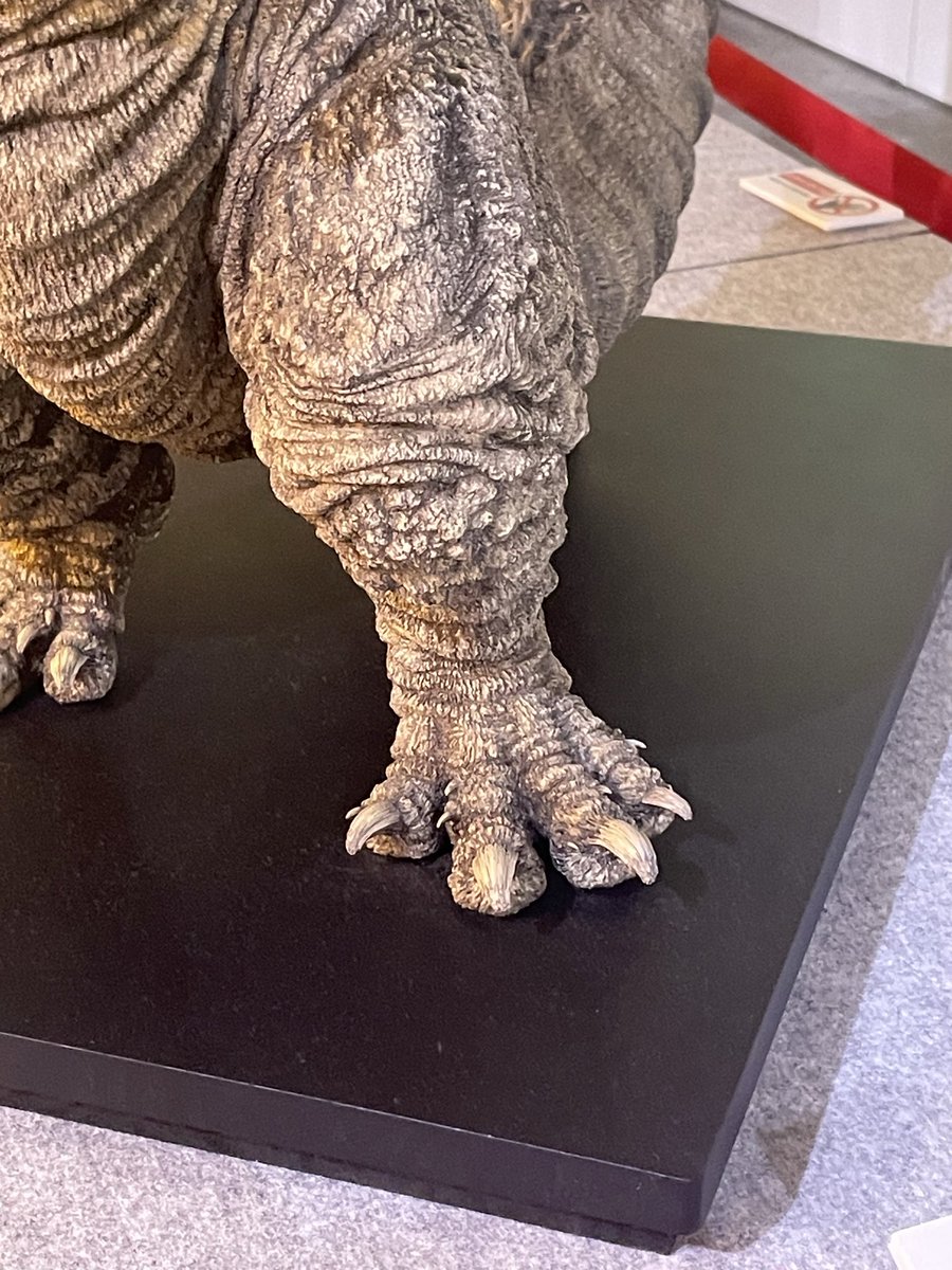 serpo414's tweet photo. 去年かな海洋堂の展示会で拝見させていただいたシン・ゴジラの雛形
足の指のぷくっと感がたまらんのよ https://t.co/3FqltNhQeO