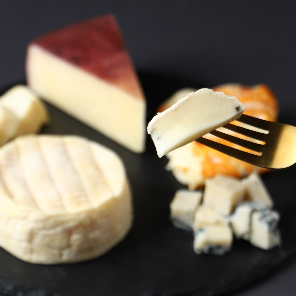 KURAND_INFO's tweet photo. 贅沢厳選イタリアチーズの
豪華7種を食べ比べ🧀✨️

『 イタリアチーズのご褒美BOX 』

専門店でしか出会えないような希少なイタリアチーズ。そんな本格チーズから、種類も個性も異なる7種類を、お酒のプロが厳選。各50g~70gで、贅沢な食べ比べを楽しめるセットです。
https://t.co/3x0Yd7D1dr https://t.co/MATFjNA6Z3