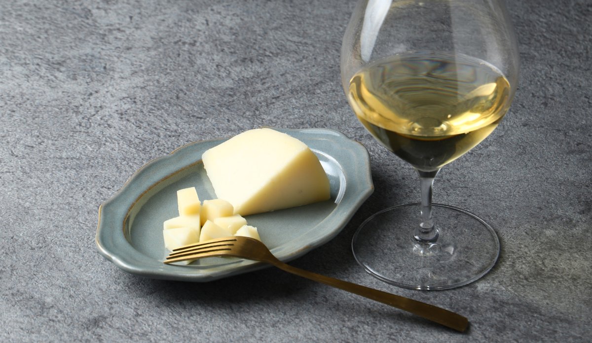 KURAND_INFO's tweet photo. 贅沢厳選イタリアチーズの
豪華7種を食べ比べ🧀✨️

『 イタリアチーズのご褒美BOX 』

専門店でしか出会えないような希少なイタリアチーズ。そんな本格チーズから、種類も個性も異なる7種類を、お酒のプロが厳選。各50g~70gで、贅沢な食べ比べを楽しめるセットです。
https://t.co/3x0Yd7D1dr https://t.co/MATFjNA6Z3