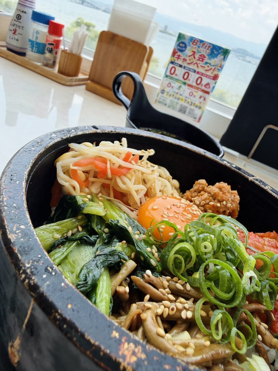 frann758singer's tweet photo. 久々の石焼ビビンバ。

くぅ！うまい！ https://t.co/rEw7lu5oIX