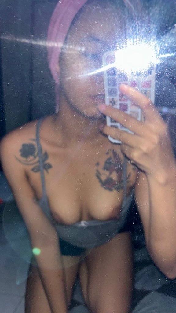 Maiky43's tweet photo. Take the call, girl. Right now, I'm sooo horny.🤤 https://t.co/4GBAYNizJw