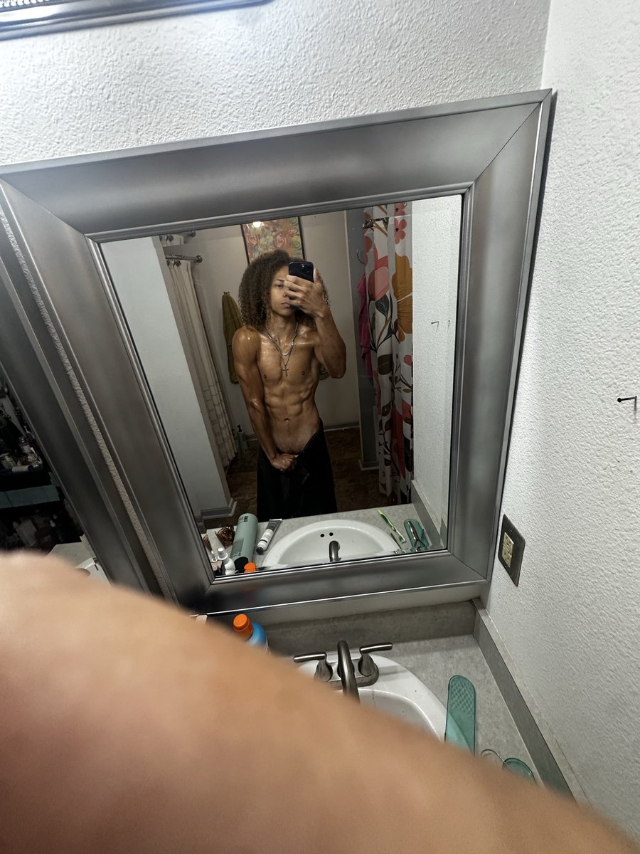 ZayPrince69's tweet photo. Your truly😝😝😛😛 wan see whats hiding? DM me to find out…
#freaky
#lightskinfreak
#nude
#naked
#shower
#indianafreaks
#hot
#teases https://t.co/UUB9dj4mlS
