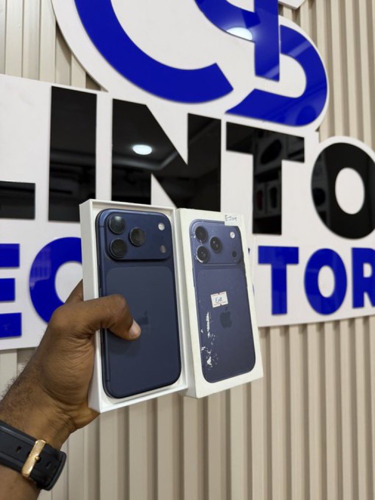 OloriOfOloris's tweet photo. In this Abuja, when you buy your gadget from @clintontechstor peace of mind go nearly finish you I swear😂😂 https://t.co/0dR4hfxLgn