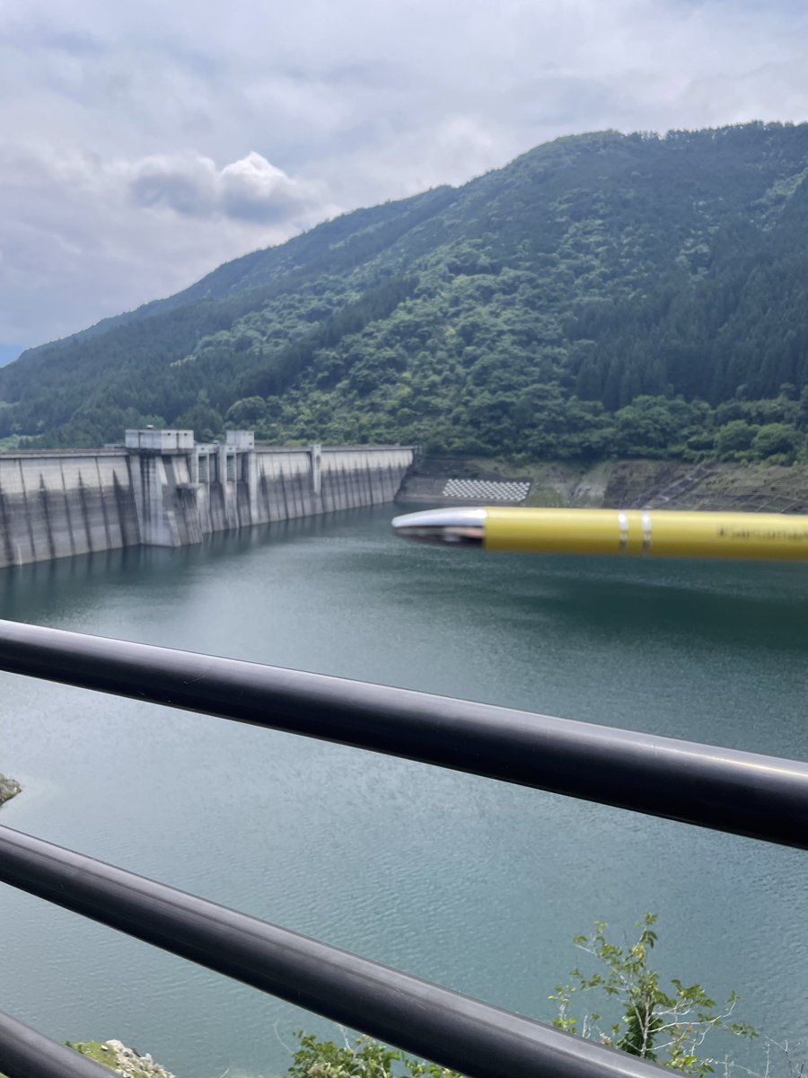 acotei's tweet photo. 秩父の滝沢ダム。
#旅する黄色ペン
#SarcomaAwareness https://t.co/ZFXLyrifZz