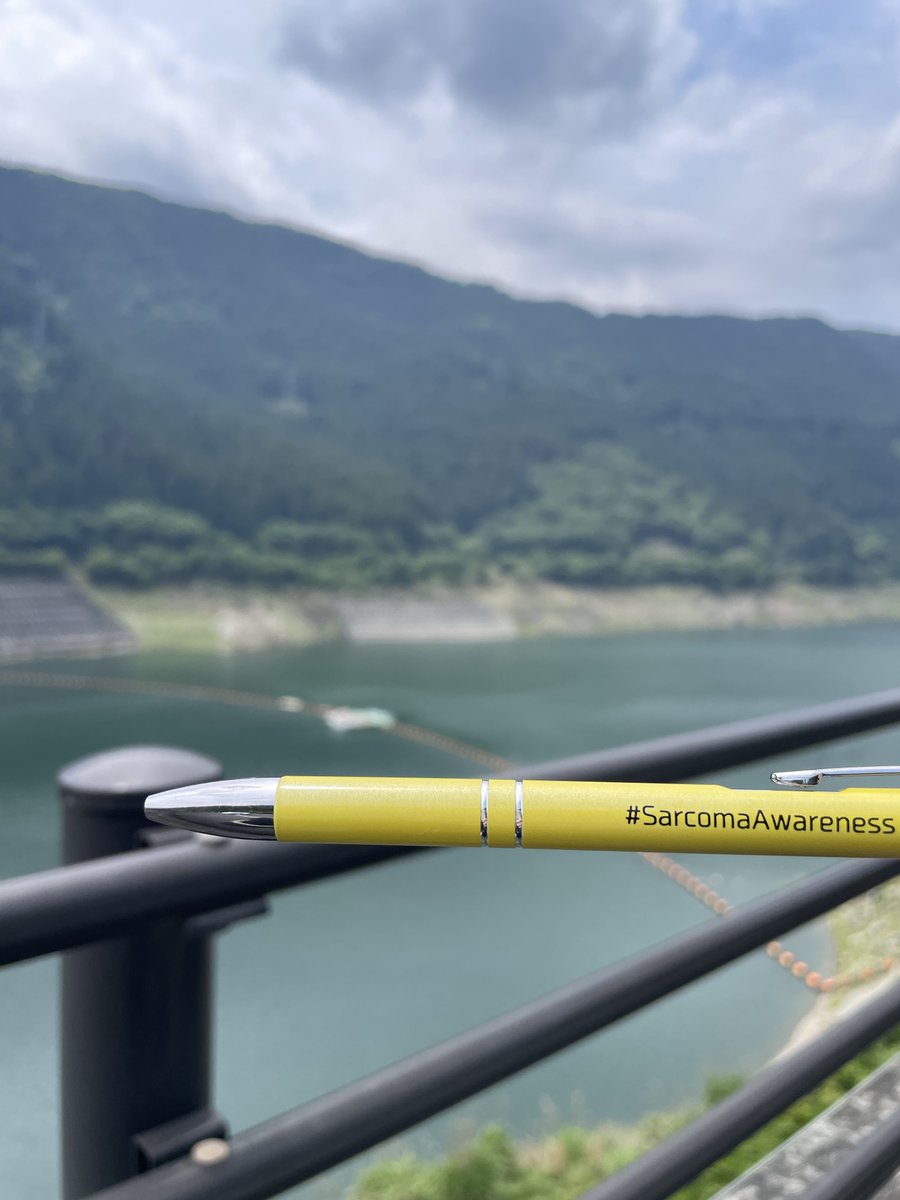 acotei's tweet photo. 秩父の滝沢ダム。
#旅する黄色ペン
#SarcomaAwareness https://t.co/ZFXLyrifZz