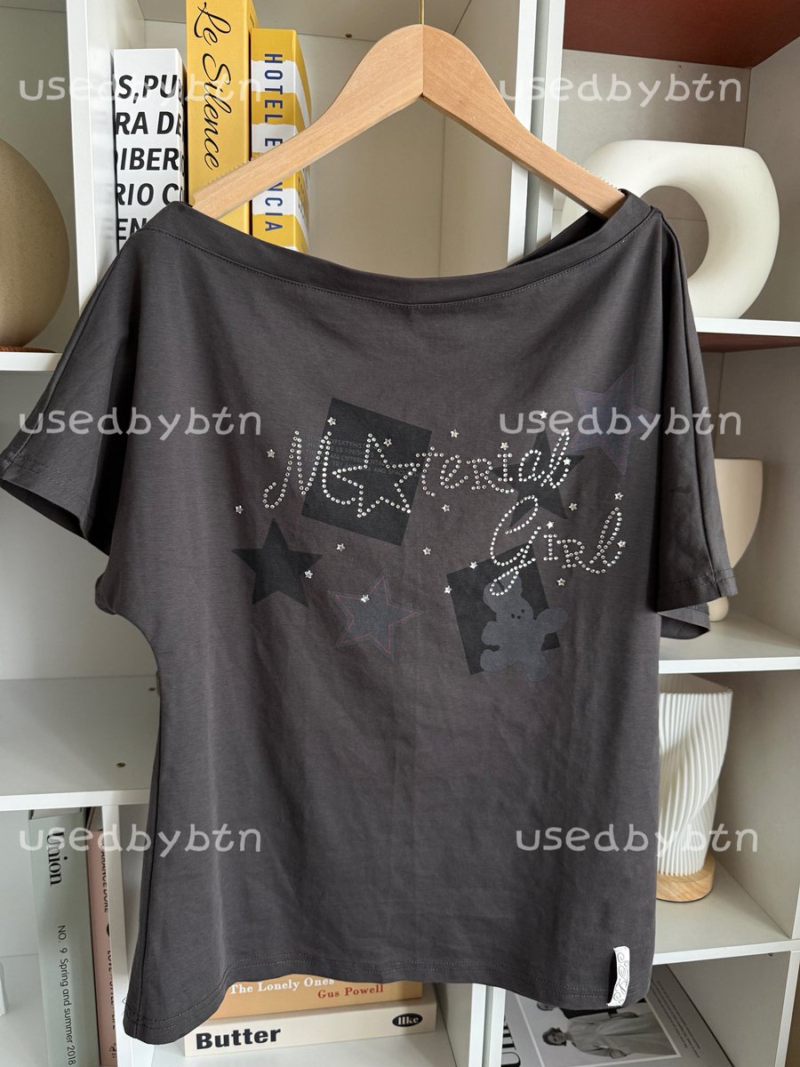usedbybtn's tweet photo. ปาดไหล่ from Stylist_shop 
✨Price : 390.- 
🛋️ Size : M

#ส่งต่อเสื้อผ้า #ส่งต่อเสื้อผ้ามือสอง #เสื้อผ้ามือสอง #ส่งต่อเสื้อผ้ามือ2 #vghbkk #bemingbkk #cintageshop #stylistshop #ส่งต่อcintage #โล๊ะตู้ #ส่งต่อstylist #เสื้อผ้ามือสองสภาพดี https://t.co/VdHScMrgYq