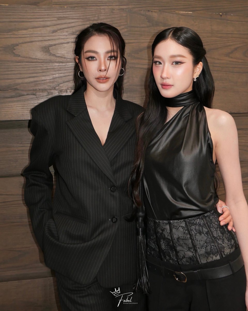 FFabel_Ent's tweet photo. พี่ฝ้ายน้องอะตอม มาแล้ววว 🌻🍑✨

NARS BLUSH WITH FAYEATOM
#NARSTHxFAYEATOM https://t.co/kTRQz1uNq2