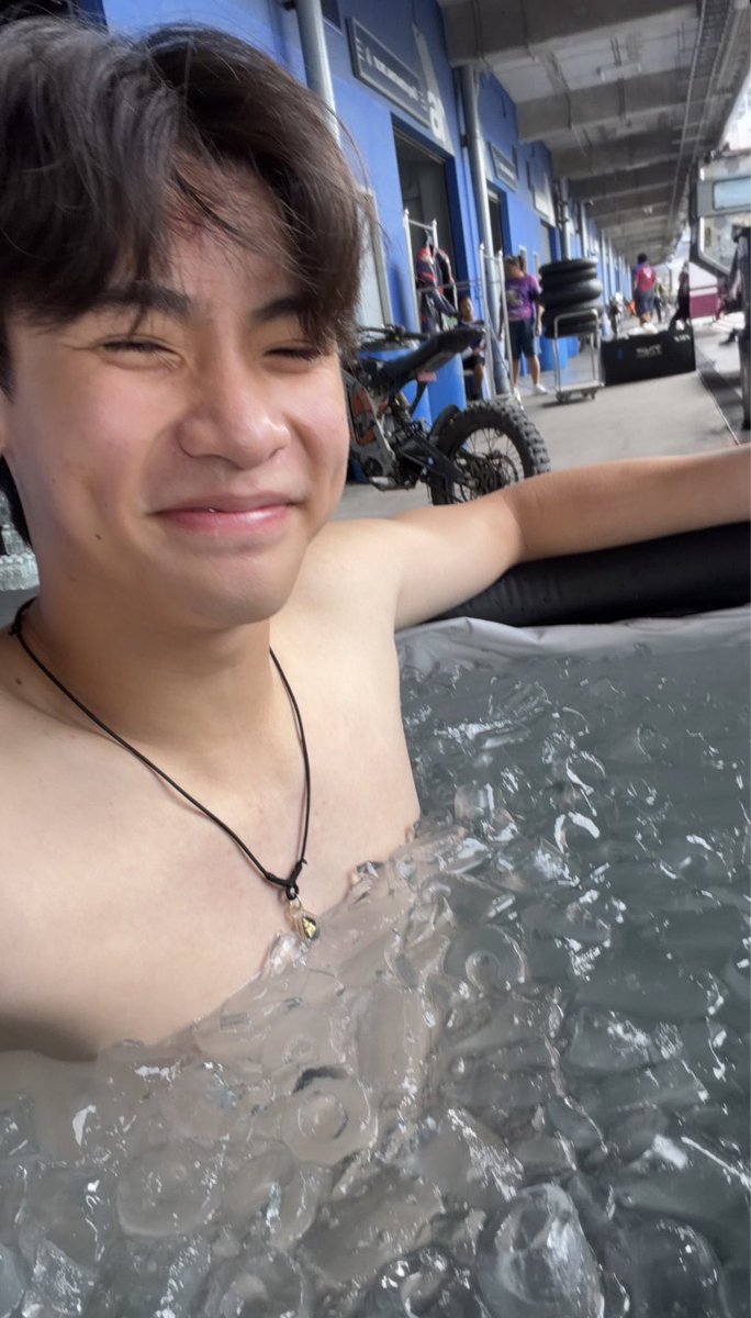 ohmingas's tweet photo. percaya sm gue… besok pas ada pawat DIA GA BERANI BEGINI😭😭🙏🏼🙏🏼🙏🏼🙏🏼 https://t.co/PTF6BhIPc3