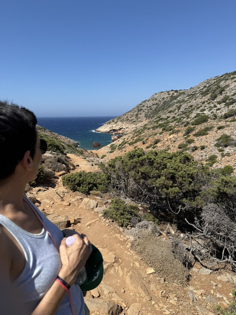 couzouille's tweet photo. Revoir Le Grand bleu depuis #Amorgos et se reprendre le même shoot d’émotion qu’à l’adolescence 🐬🧿💙🥹 
Et cette musique, hein… Mon Dieu cette musique. 
#LucBesson #EricSerra #GrossesLarmiches #LeGrandBleu #RobertoMioPalmo 

Eric Serra
Le Grand Bleu 

https://t.co/0cT5DV05Ww https://t.co/T3xb7OoGPP