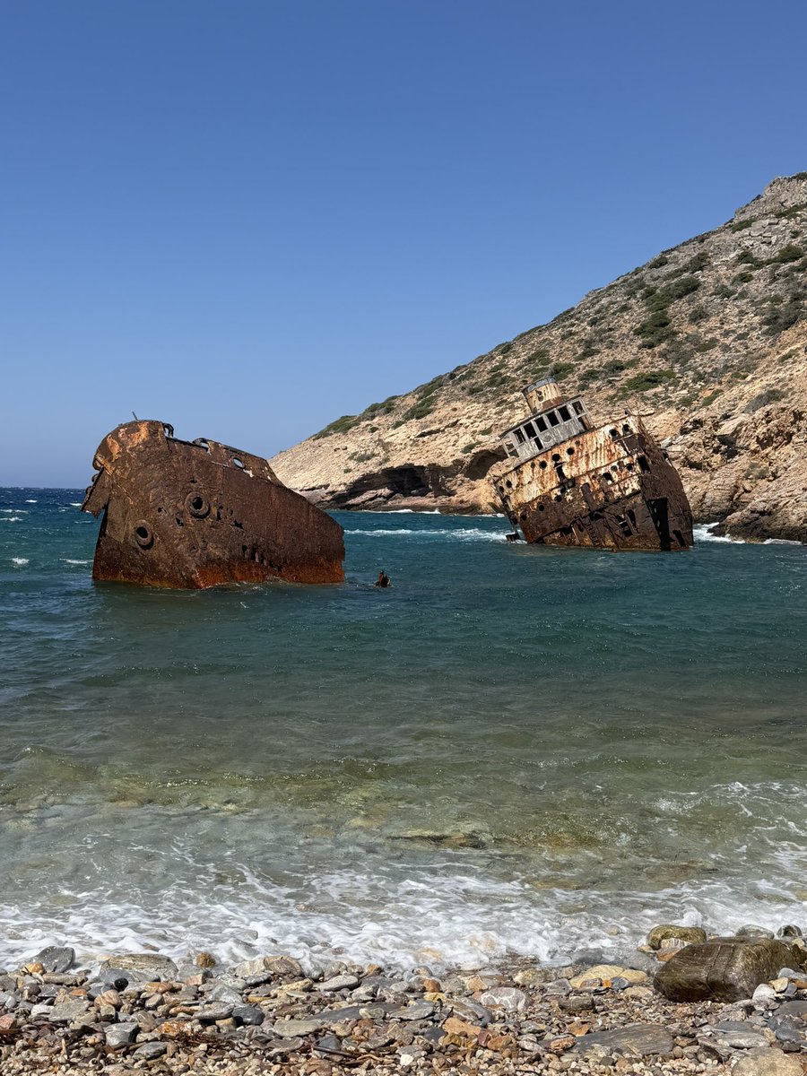 couzouille's tweet photo. Revoir Le Grand bleu depuis #Amorgos et se reprendre le même shoot d’émotion qu’à l’adolescence 🐬🧿💙🥹 
Et cette musique, hein… Mon Dieu cette musique. 
#LucBesson #EricSerra #GrossesLarmiches #LeGrandBleu #RobertoMioPalmo 

Eric Serra
Le Grand Bleu 

https://t.co/0cT5DV05Ww https://t.co/T3xb7OoGPP