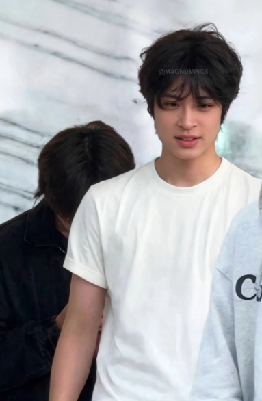 AboutMusicYT's tweet photo. An alleged member of YG's upcoming kpop boy group gains attention with new photos. https://t.co/Vs5eIsyFr3