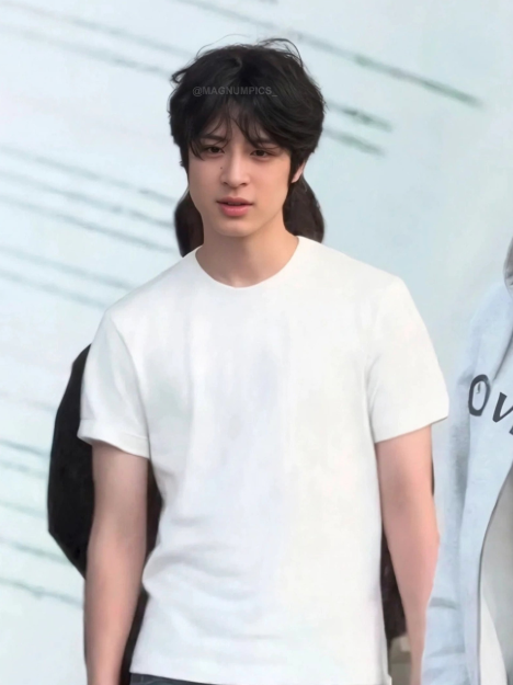 AboutMusicYT's tweet photo. An alleged member of YG's upcoming kpop boy group gains attention with new photos. https://t.co/Vs5eIsyFr3
