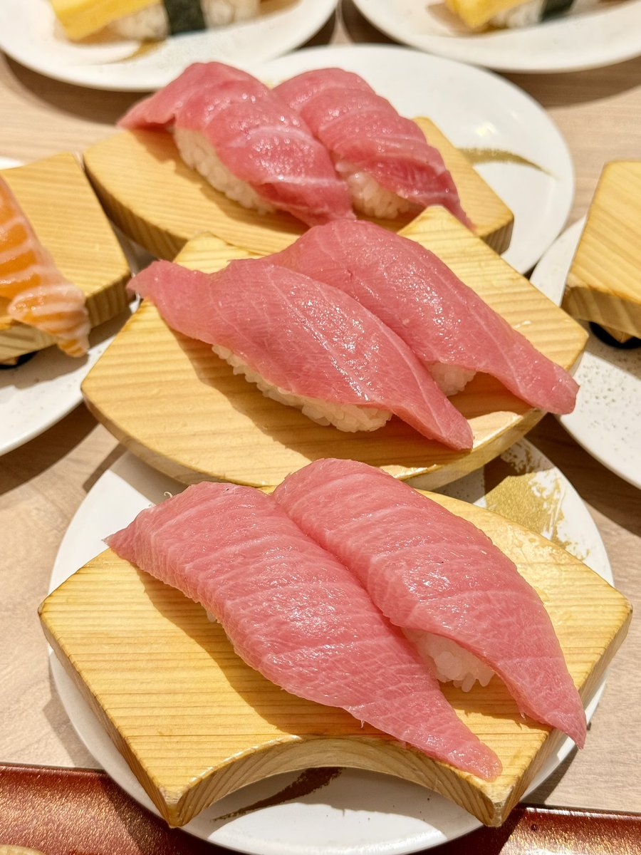 FIRE60028219's tweet photo. 38歳独身男性の夕食は

キオクシアの利益で
1人銚子丸のお寿司です🥲🍣🍵✨
（税込8,404円） https://t.co/Foao9VK3zY