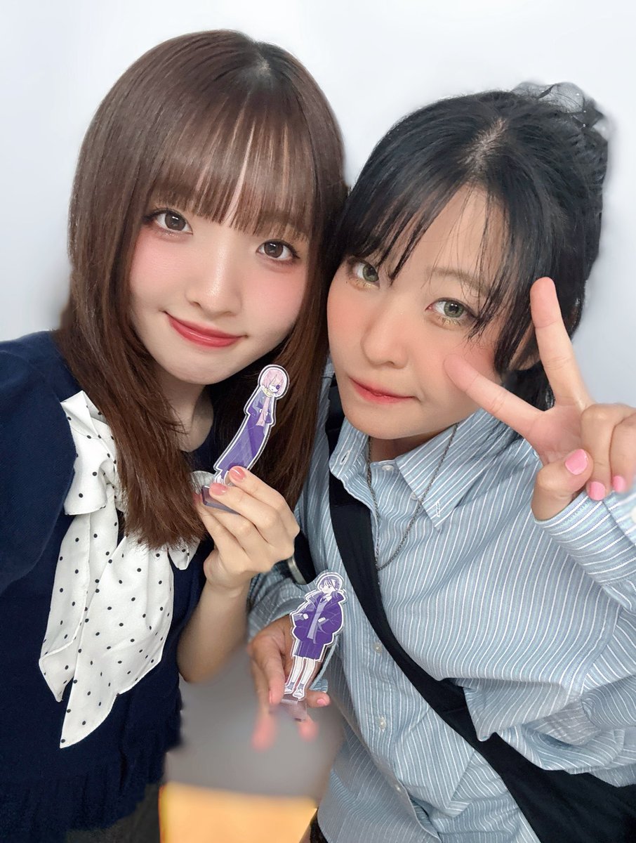 KotoriMaina_'s tweet photo. #ザ・レンチキュラーズ　の
聖地巡礼に沢木さん役の相原唄さんと
一緒に行ってきました✨🧤
まだまだ巡りたい聖地がたくさんです！

聖地は全部であと何ヶ所ぐらいあるので
しょうか！！考えるだけでワクワクが
止まりません👀💭

ザ・レンチキュラーズのグッズと✨📷 https://t.co/xUh7kiVYqU