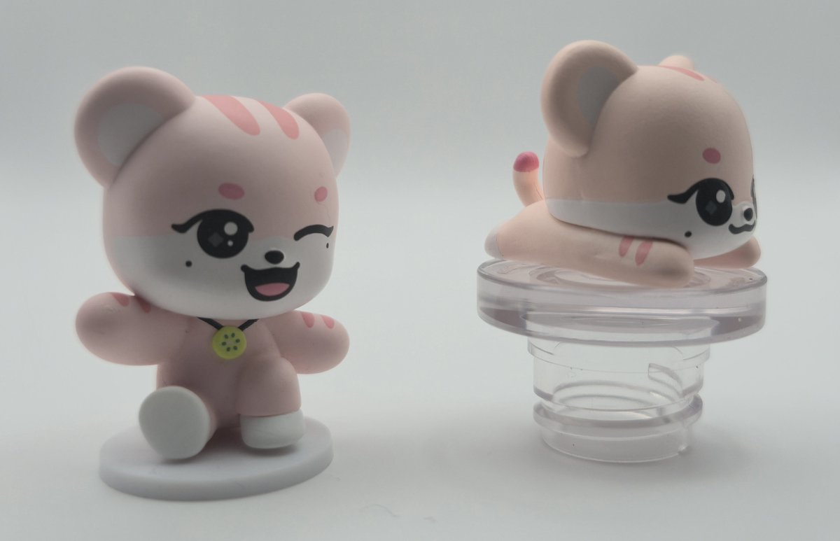 first_iz121's tweet photo. 이랑이 미니브 피규어 &amp; 참 https://t.co/xfSGeoDsnG