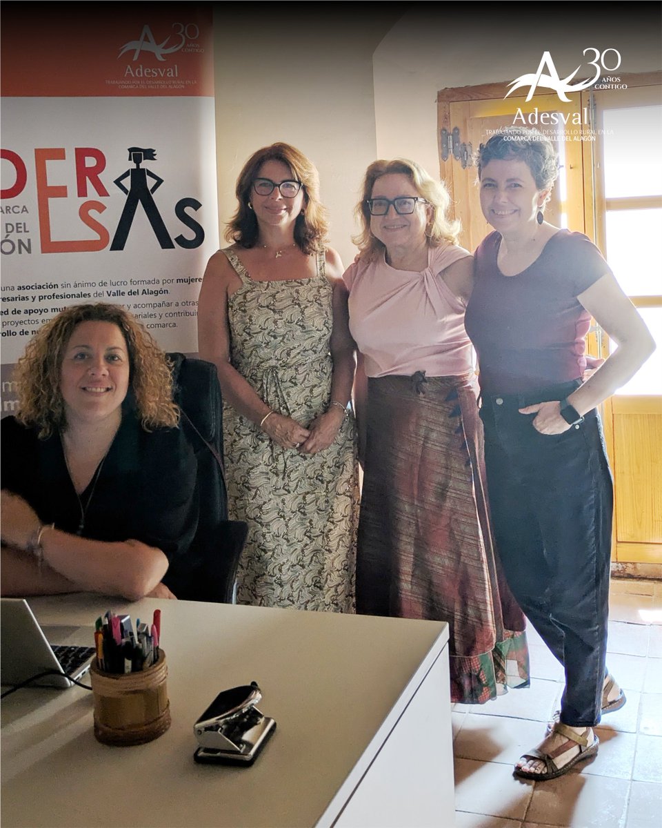 adesval_org's tweet photo. Se ha firmado un convenio entre #Adesval y #LiderESAS. Se va a trabajar por el desarrollo del tejido empresarial del #ValledelAlagón. Se crea una ventana de atención al emprendimiento atendida por la técnico de la Asociación, que dispondrá instalaciones y recursos de Adesval. https://t.co/UdOspNEbku