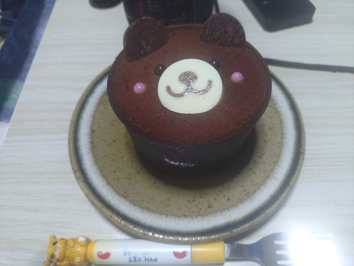 romokareo's tweet photo. 熊ケーキ頂きます🧸 https://t.co/S3JRLz3gk9