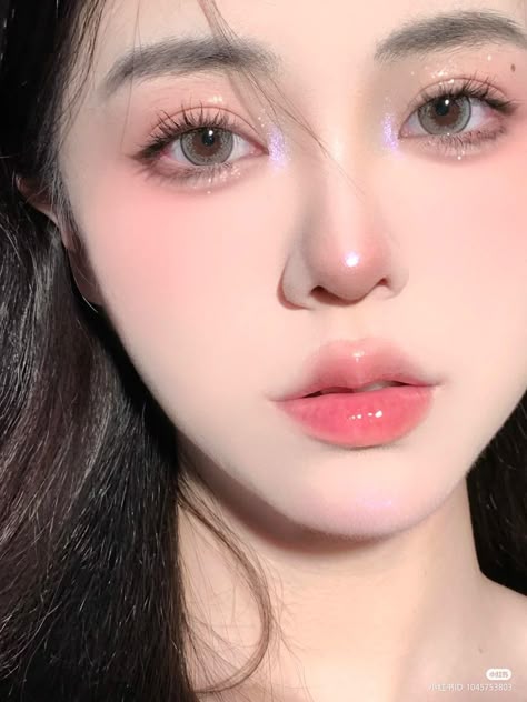 Kirkusy's tweet photo. Soft-glow lips, dewy cheeks, and a hint of iridescent shimmer for that glass-skin vibe
eeY https://t.co/Qk74L3ppyC