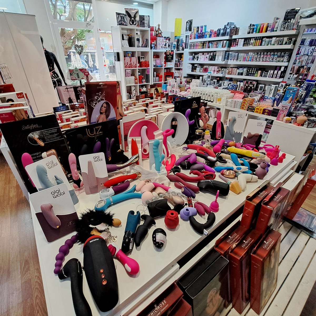 SecretsVila's tweet photo. #ObertPerVacances no tanquem #Agost
#AbiertoPorVacaciones no cerramos #Agosto
@secretsvila tu #TiendaErótica en #Viladecans
La teva #BotigaEròtica a Viladecans
#SexShop #Barcelona #BaixLlobregat #EstiuEròtic #VeranoErótico
Rambla Modolell 51 https://t.co/GL53mButZd