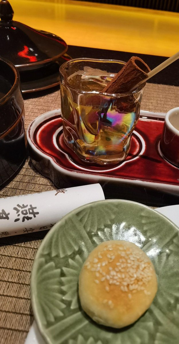 DyanTrettiyas8's tweet photo. Late night cravings hit different here—steaming red bean pancake, warm osmanthus tea, and soft light chasing away the dark. Another cozy end to the day. https://t.co/JhNjjzjdcl
