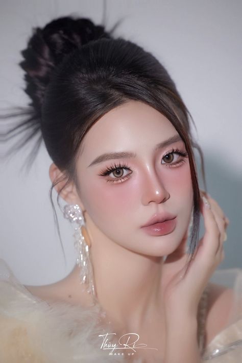 omeltd's tweet photo. Glam glow dewy skin, soft pink flush, and a flawless pout
IDm https://t.co/Q5UL9veBGS