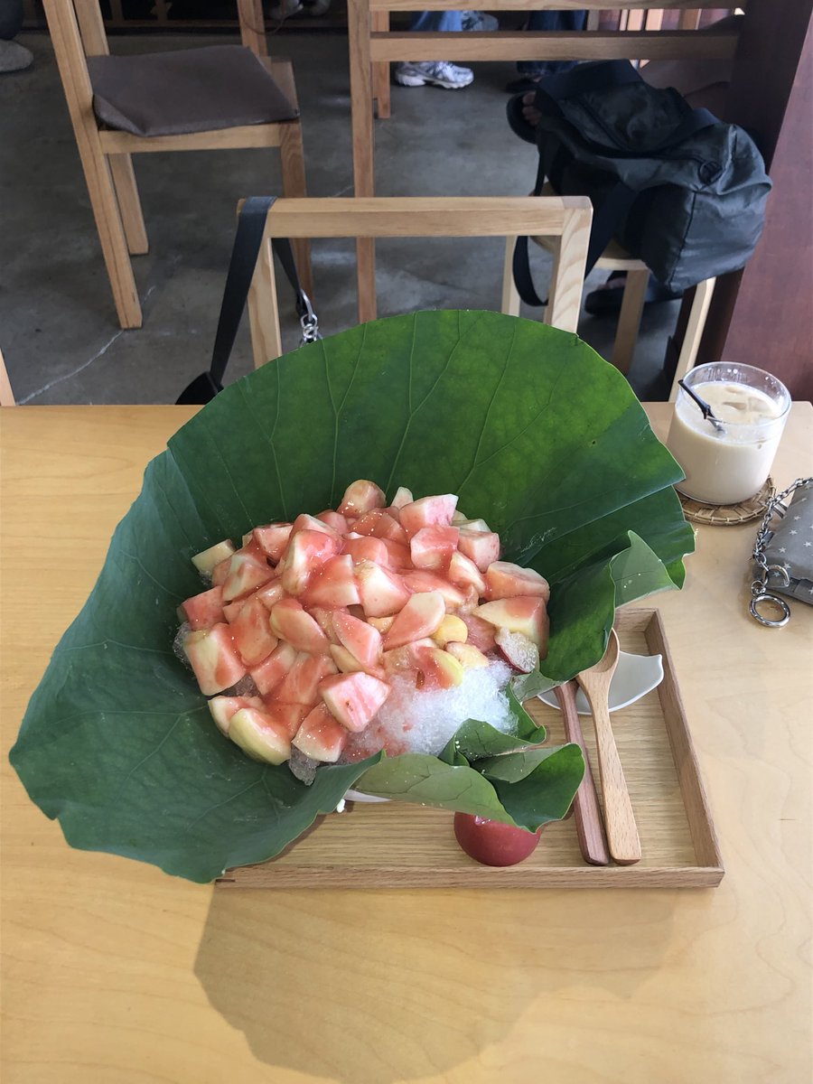 mafavarchive's tweet photo. 대구 놀러오는 소녀들이 꼭 가야되는 
빙수 맛집 eert...
와 진짜 비주얼도 대박인데 복숭아 퀄리티 
너무 좋구요 얼음 빙수 안에 크림치즈가 킥이에요 이게 21000원임 그냥 최고임 https://t.co/TyvLCRKXJV