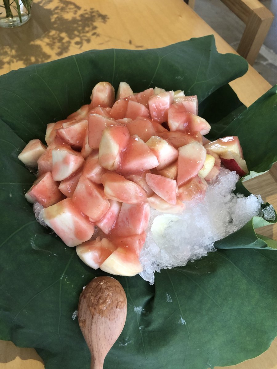 mafavarchive's tweet photo. 대구 놀러오는 소녀들이 꼭 가야되는 
빙수 맛집 eert...
와 진짜 비주얼도 대박인데 복숭아 퀄리티 
너무 좋구요 얼음 빙수 안에 크림치즈가 킥이에요 이게 21000원임 그냥 최고임 https://t.co/TyvLCRKXJV