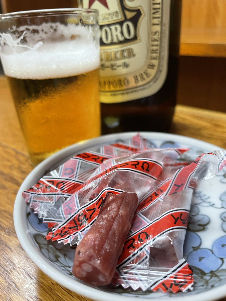 takac75's tweet photo. 高校野球の出場校をエクセル化した A4の紙を前に熱い論議が目の前で行われてるよ

お金の動きが分かる話題は避けてるけど （優勝準優勝馬単とかいうてる）

応援熱が上がりますね https://t.co/ikb8hjy8si