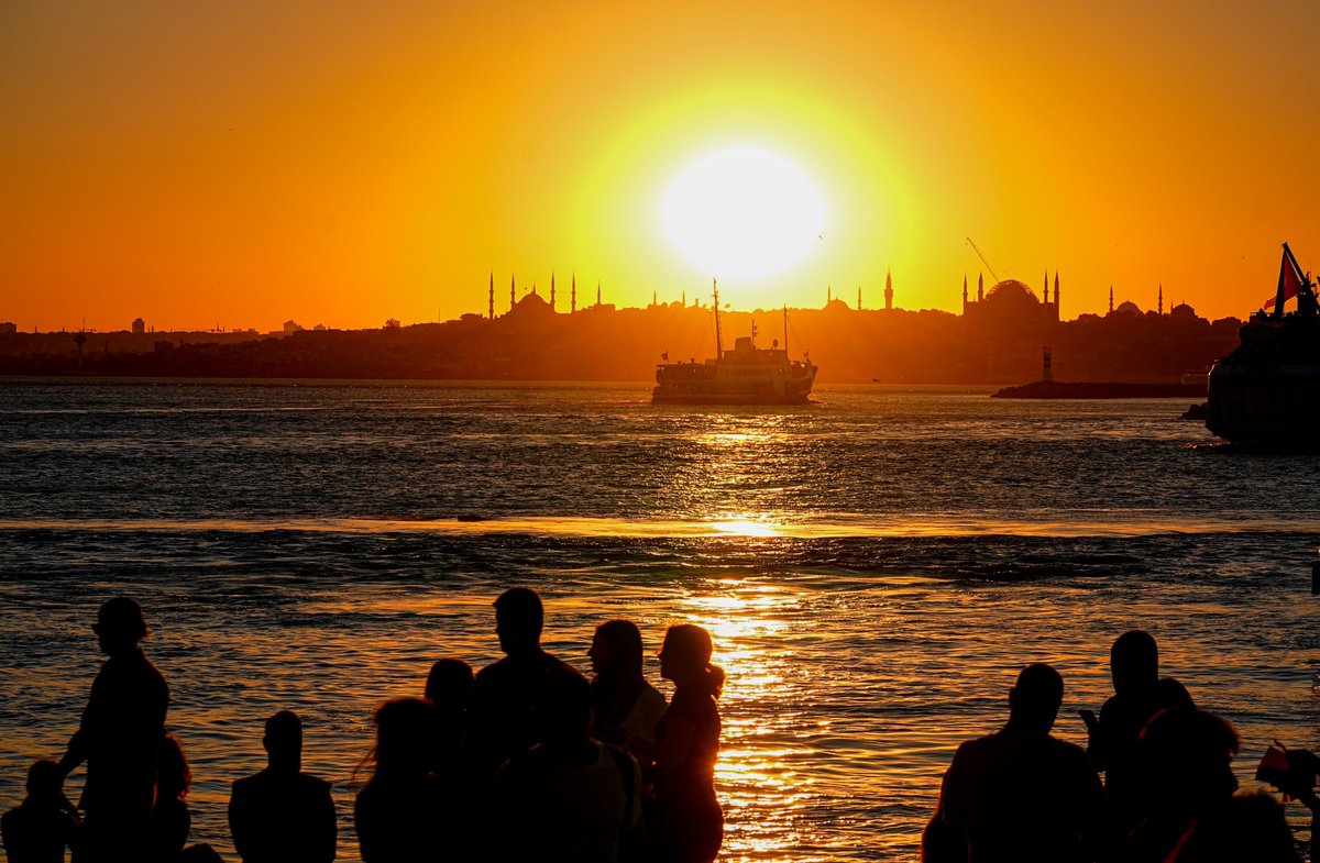 XBasinX's tweet photo. İstanbul'da gün batımı görüntülendi. https://t.co/fZGnBnzmiz