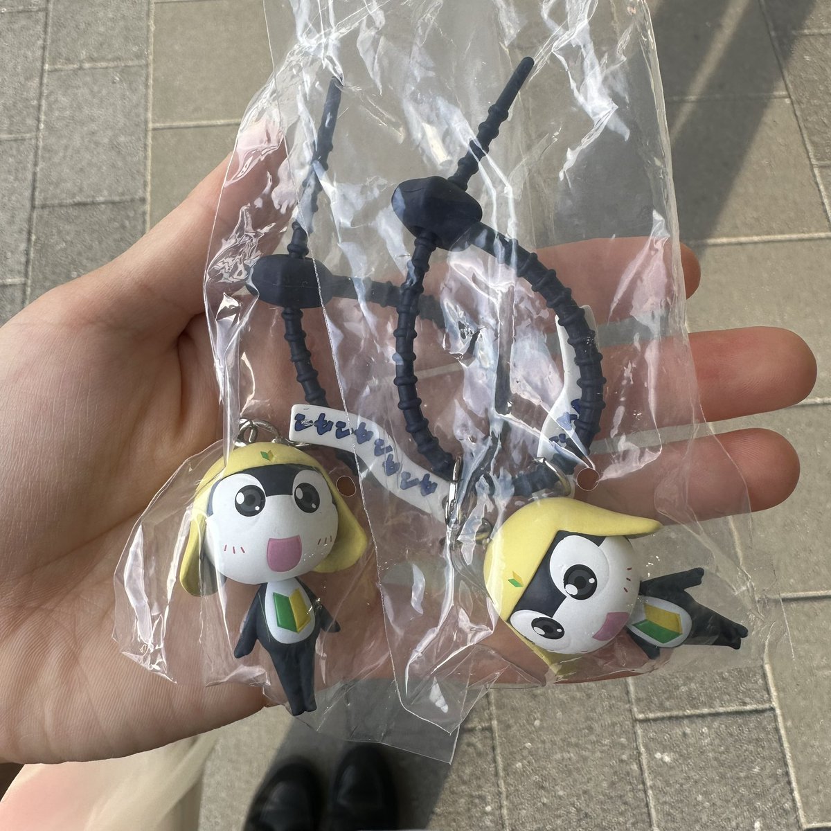 h_nnr02's tweet photo. ケロロ軍曹 ガチャガチャ カラフルマルチチャーム　交換 めじるしアクセサリー

譲▶︎タママ

求▶︎めじるしアクセサリー クルル
(クルルはめじるし(過去弾⭕️))

郵送交換のみ
お気軽にお声掛けください https://t.co/yEhnzjkU83