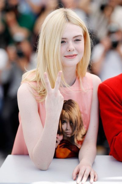 murda_19's tweet photo. Red carpet vibes a chic pink look, effortless glow, and a peace-sign moment captured between flashes
SdzF https://t.co/tfT2P003k8