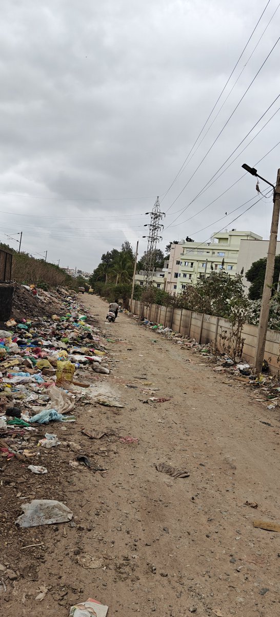 Uday_Veer_17's tweet photo. @krishnabgowda Hi @krishnabgowda Sir, Great, We r from Sri Balaji Signature Apt
A big Apt of 160 flats around 550 residents living at Geddalahalli opp to Railway track is a big dump area since 2.5 yrs filthy garbage, animal dead bodies, furniture have issues with diseases like Malaria &amp; dengue https://t.co/u0dDPpEjj9
