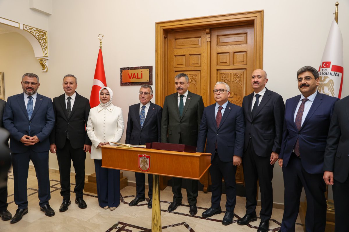 akpartisivasil's tweet photo. İl Başkanımız Yusuf Tanrıverdi, İçişleri Bakanımız Sayın Mustafa Çiftçi, TBMM Grup Başkanımız Abdullah Güler ve mlMilletvekillerimiz ile birlikte Sivas Valiliğini ziyaret etti. https://t.co/Fmu5ycJr19