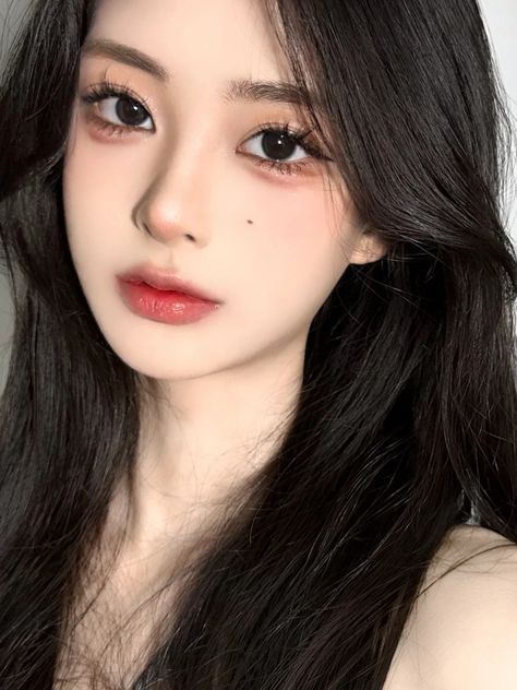 brayanRXN1's tweet photo. Soft glam, flawless skin, and bold lashes a close-up beauty portrait that screams confidence
GOuP https://t.co/brM6JSooHI