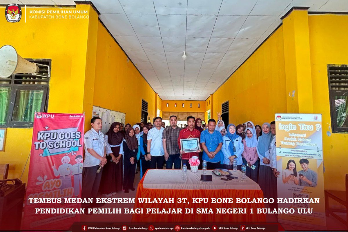 BonebolangoKpu's tweet photo. #TemanPemilih,

KPU Bone Bolango kembali menunjukkan komitmennya dalam memperluas pendidikan pemilih hingga ke wilayah terluar. Melalui program KPU Goes to School, KPU Bone Bolango melaksanakan sosialisasi pendidikan pemilih di SMA Negeri 1 Bulango Ulu, Kamis (30/7/2026) https://t.co/BPwc9zYoUo