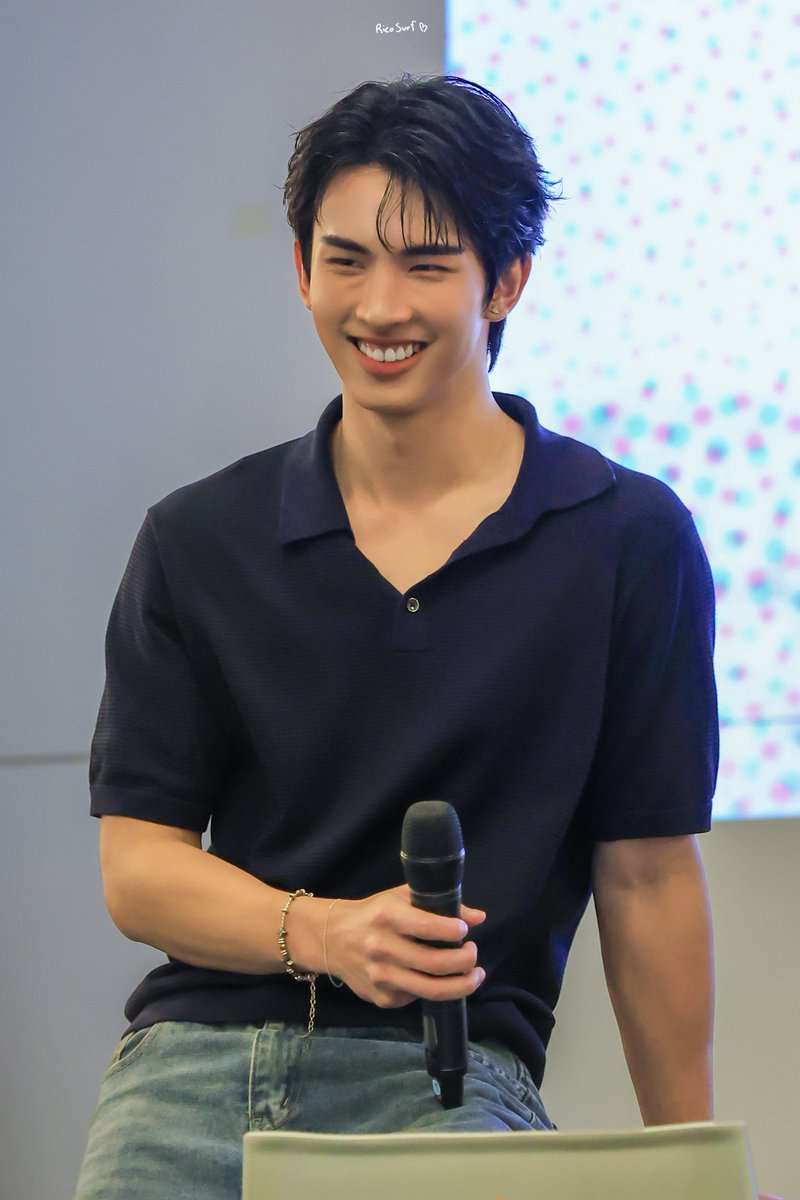 uaoaus2's tweet photo. 😇🖤

SURFJAVA PHOTOBOOK FANSIGN 
#UNFILTEREDxSurfJava 
#SurfJava #swensurf @swensurf https://t.co/gP5VoxC3Ya