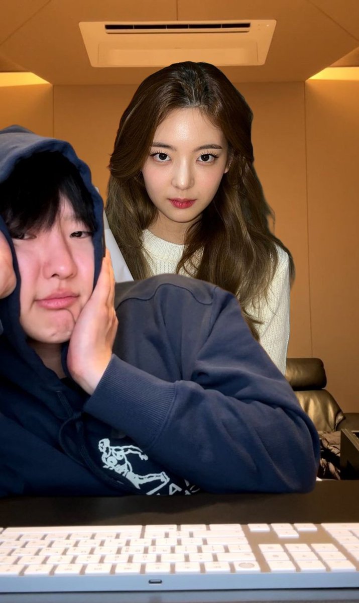 cuwoodz's tweet photo. Aku sayang banget sama my kisah, my istri, my pacar, my belahan jiwa, my mine aku gwekh @choijuliwa https://t.co/bJWTklTy8q