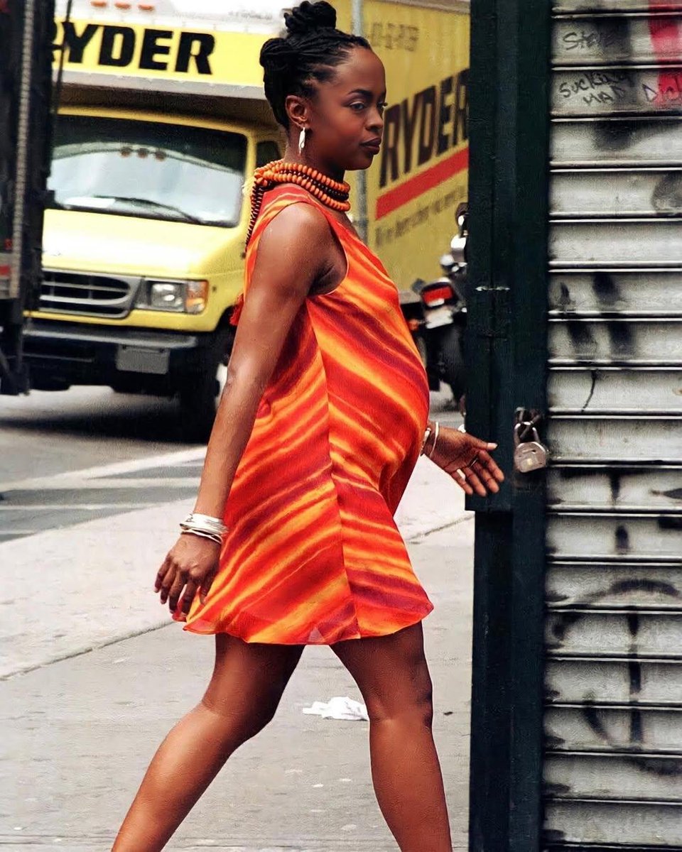 fwskiiii's tweet photo. Lauryn Hill in New York City while pregnant with her first child (1997) https://t.co/0Os7cMyWJT